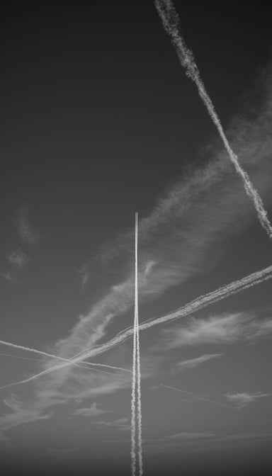 Intersecting vapor trails